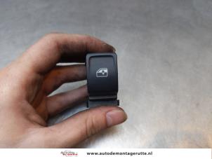 O170045 Gebruikte ruit schakelaar elektrisch Seat Leon