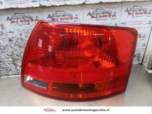 O170056 Gebruikte achterlicht rechts Audi A4