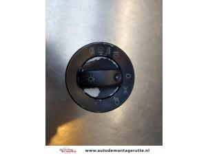 O170064 Gebruikte licht schakelaar Audi A4