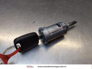 O170145 Gebruikte sleutel+contactslot Opel Agila