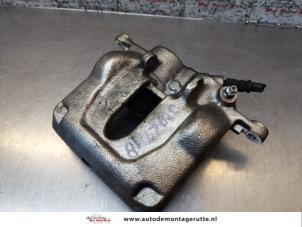 O170166 Gebruikte remklauw (tang) links-voor Opel Vivaro