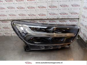 Gebruikte Koplamp rechts Volvo XC40 (XZ) 2.0 B5 16V Mild Hybrid Geartronic AWD Prijs op aanvraag aangeboden door Autodemontage M.J. Rutte B.V.