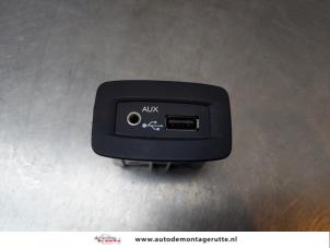 O170286 Gebruikte aux/usb aansluiting Renault Scenic