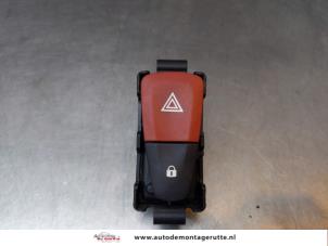 O170291 Gebruikte paniekverlichtings schakelaar Renault Scenic