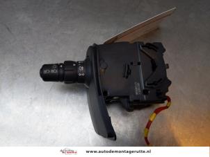 O170337 Gebruikte schakelaar richtingaanwijzer Renault Modus