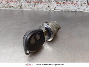 O170396 Gebruikte portierslot cilinder links Opel Agila