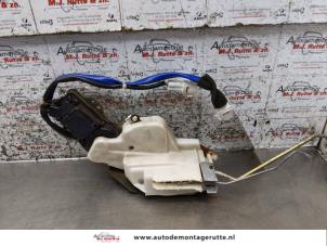 O170397 Gebruikte slotmechaniek portier 4deurs links-voor Opel Agila