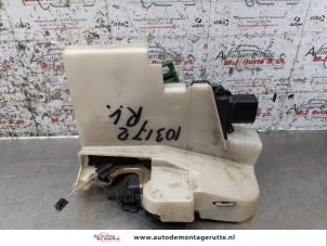 O170421 Gebruikte deurslot mechaniek 4deurs rechts-voor Volkswagen Golf