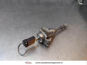 O170521 Gebruikte deurslot cilinder links Suzuki Swift