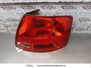 O170561 Gebruikte achterlicht rechts Audi A4