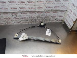 O170777 Gebruikte raammechaniek 4deurs rechts-voor Mazda 3.