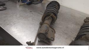 O170832 Gebruikte schokdemperpoot links-voor Nissan Primastar