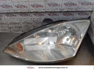 O170858 Gebruikte koplamp links Ford Focus