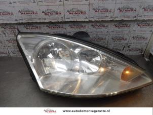 O170859 Gebruikte rechter koplamp Ford Focus