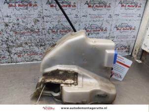 O170911 Gebruikte slotmechaniek portier 4deurs rechts-voor Volkswagen Jetta