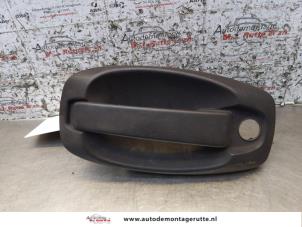 O170947 Gebruikte portiergreep 2deurs links Fiat Fiorino