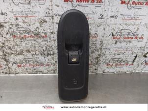 O171012 Gebruikte schakelaar elektrisch raam Citroen C3