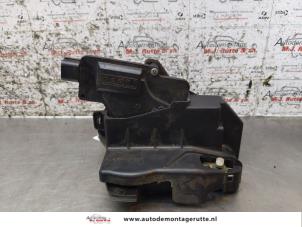 O171071 Gebruikte slotmechaniek portier 4deurs links-voor Kia Picanto