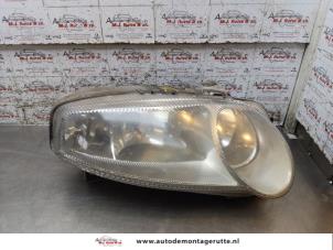O171097 Gebruikte rechter koplamp Alfa Romeo 147