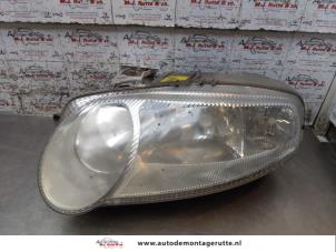 O171098 Gebruikte linker koplamp Alfa Romeo 147