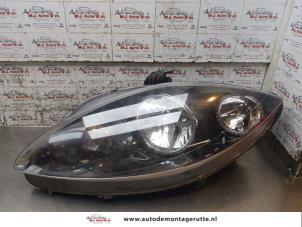 O171228 Gebruikte linker koplamp Seat Leon