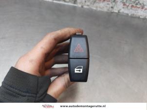 O171254 Gebruikte paniekverlichtings schakelaar BMW 5-Serie