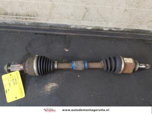 O171412 Gebruikte steekas links-voor Mazda 3.