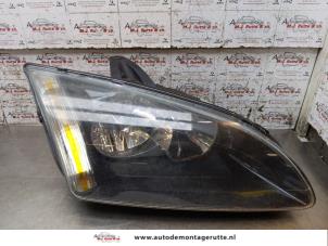 O171485 Gebruikte rechter koplamp Ford Focus