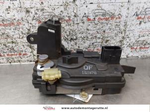 O171540 Gebruikte deurslot mechaniek 4deurs links-voor Opel Zafira