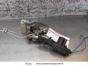 O171580 Gebruikte portierslot mechaniek 2deurs rechts Peugeot 107