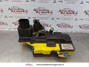 O171855 Gebruikte portierslot mechaniek 4deurs links-achter Volvo XC90