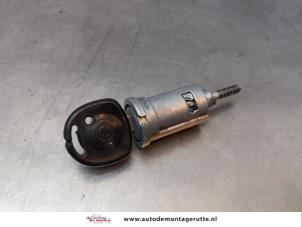 O171892 Gebruikte sleutel+contactslot Opel Agila
