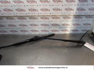 Gebruikte Ruitenwisserarm voor Opel Rocks-e Electric Prijs op aanvraag aangeboden door Autodemontage M.J. Rutte B.V.