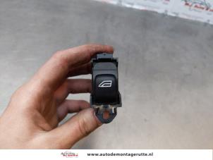 O171932 Gebruikte schakelaar elektrisch raam Volvo C30