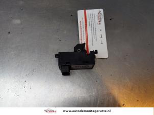 O172059 Gebruikte schakelaar elektrisch raam Hyundai I40