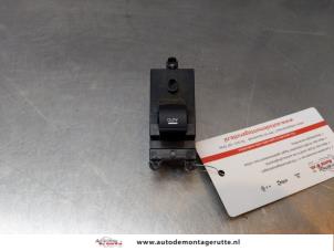 O172071 Gebruikte schakelaar elektrisch raam Hyundai I40