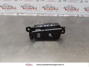 O172090 Gebruikte schakelaar stoelverwarming Hyundai I40