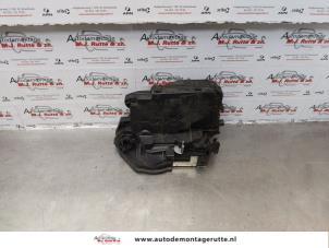 O172111 Gebruikte portierslot mechaniek 4deurs rechts-achter BMW 3-Serie