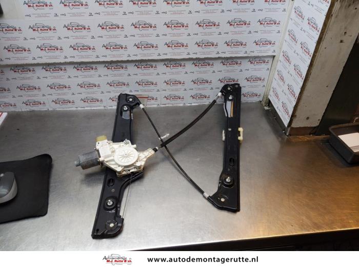Gebruikte Ruitmechaniek 4Deurs rechts-voor BMW 3-Serie O172116