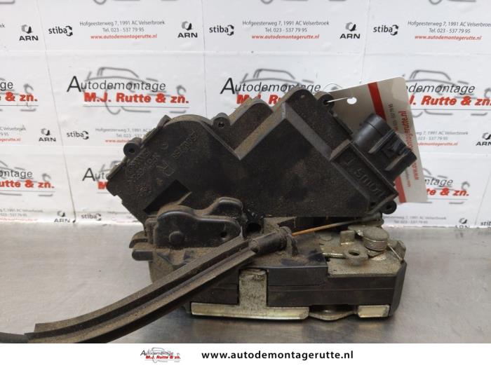 Gebruikte Slotmechaniek Portier 4Deurs rechts-achter Smart Forfour O172217