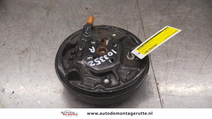 Remtrommel achter van een Opel Rocks-e Electric 2023