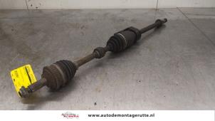 O172342 Gebruikte steekas rechts-voor Mazda 6.