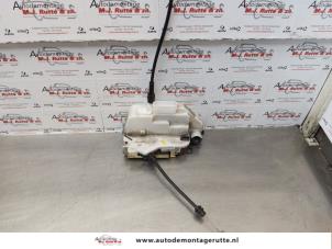 O172377 Gebruikte slotmechaniek portier 4deurs links-voor Citroen C3