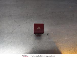 O172401 Gebruikte schakelaar paniekverlichting Peugeot Partner