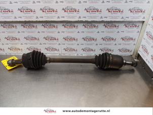 O172412 Gebruikte steekas links-voor Fiat 500