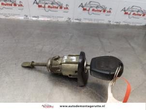 O172462 Gebruikte deurslot cilinder links Seat Arosa