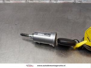 O172471 Gebruikte sleutel+contactslot Opel Agila