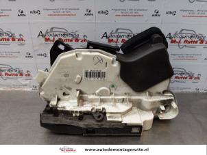 O172493 Gebruikte deurslot mechaniek 4deurs links-voor Volkswagen Polo