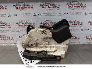 O172499 Gebruikte portierslot mechaniek 4deurs links-achter Volkswagen Polo