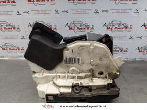 O172500 Gebruikte slotmechaniek portier 4deurs rechts-achter Volkswagen Polo